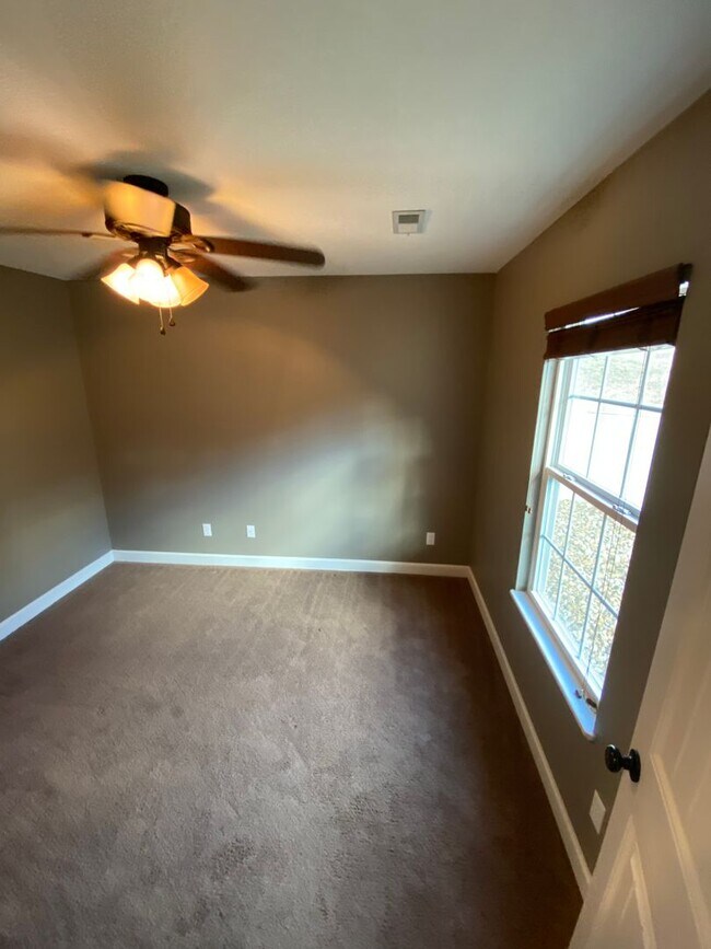 Building Photo - ~*~Gorgeous 2 Bedroom 2 Bathroom Duplex~*~