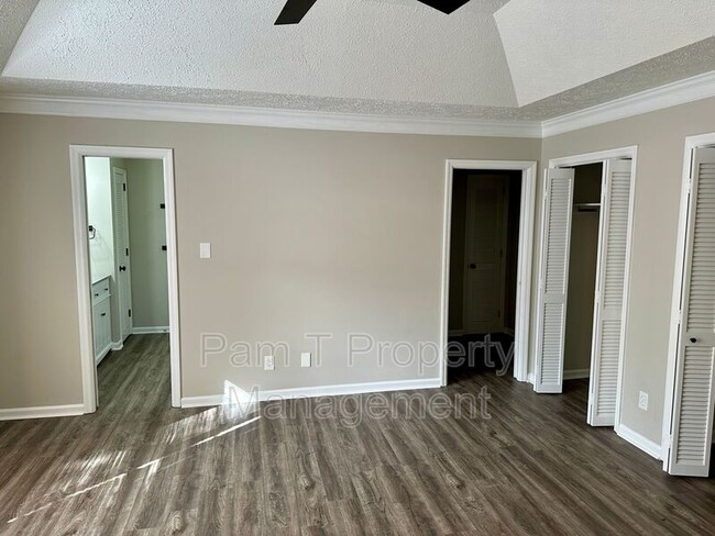 Building Photo - 2411 E 39th St