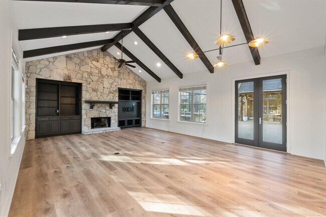 Building Photo - 7228 Oak Shores Dr