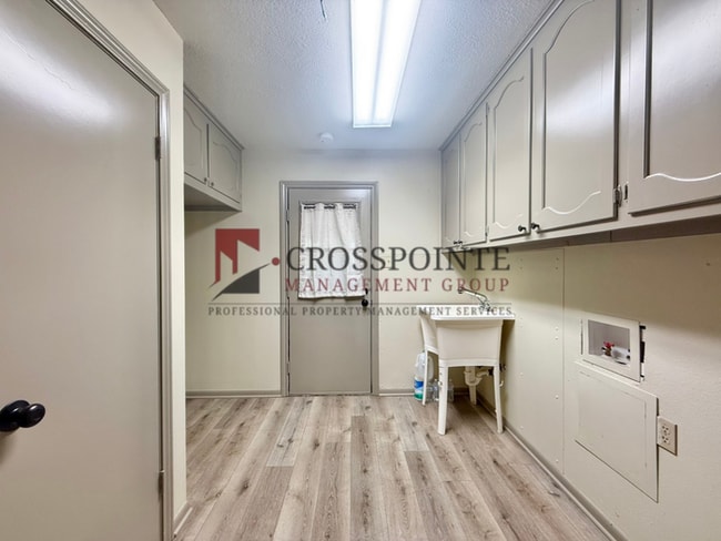 Building Photo - Almost Ready! 2 Bedroom 1 Bath ON Lake Palestine!