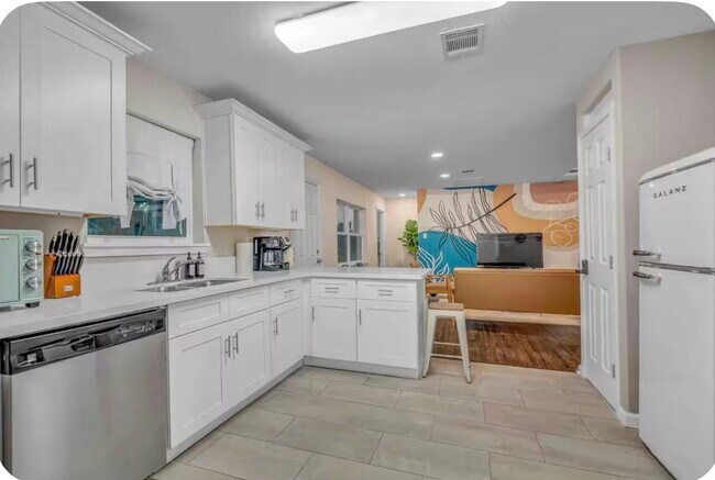 Building Photo - 8411 Garden Parks Dr