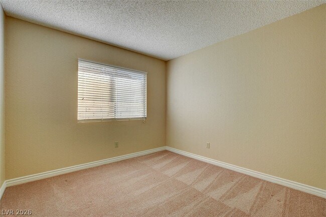 Building Photo - 2302 Fairbourne Way