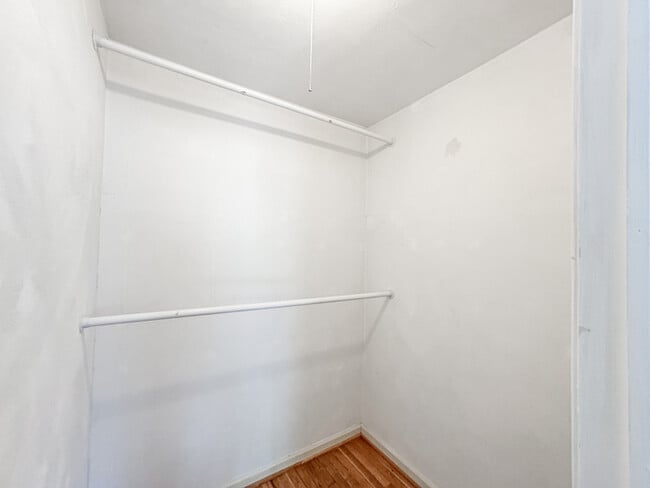 Building Photo - COME MEET YOUR NEW HOME IN KINGS GRANT!