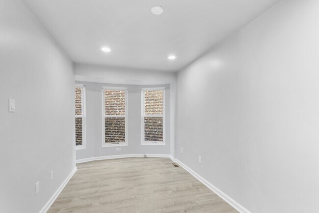 Building Photo - 69 Slocum St
