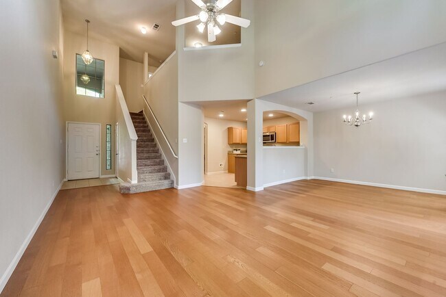 Building Photo - COMING SOON! CHARMMING 2 BEDROOM TOWNHOME ...