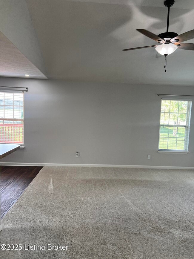 Building Photo - 220 Meadowcrest Dr