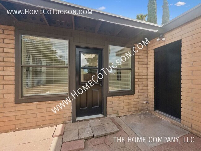 Building Photo - 5123 Paseo Las Palmas