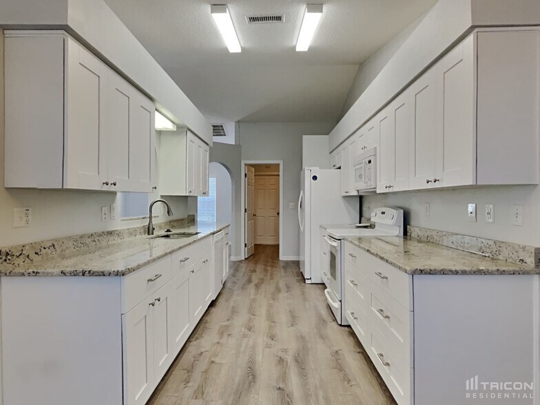 Building Photo - 12285 Villa Rd
