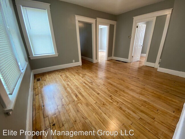 Primary Photo - 6 br, 2 bath House - 1066 Ross Ave E