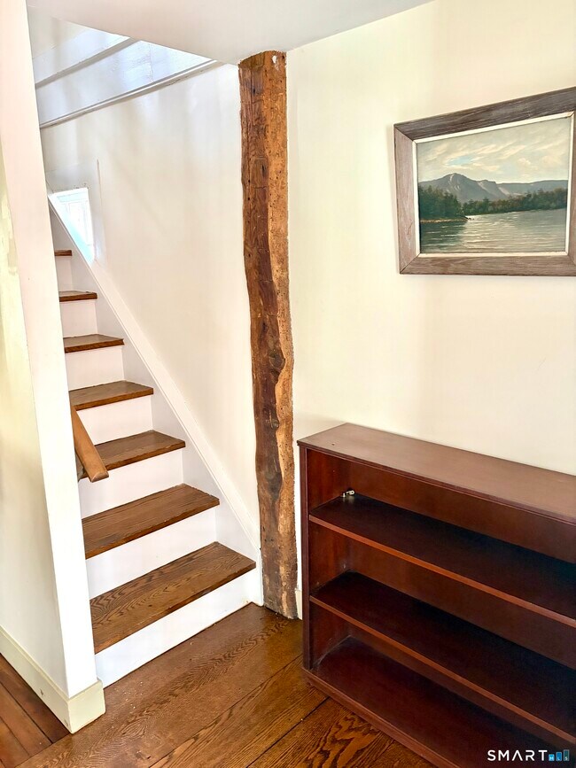 Building Photo - 310 Valley Rd