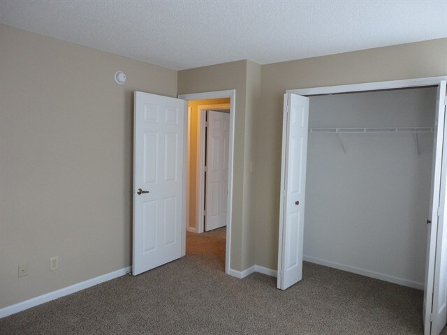 Building Photo - 743 Millbrook Dr