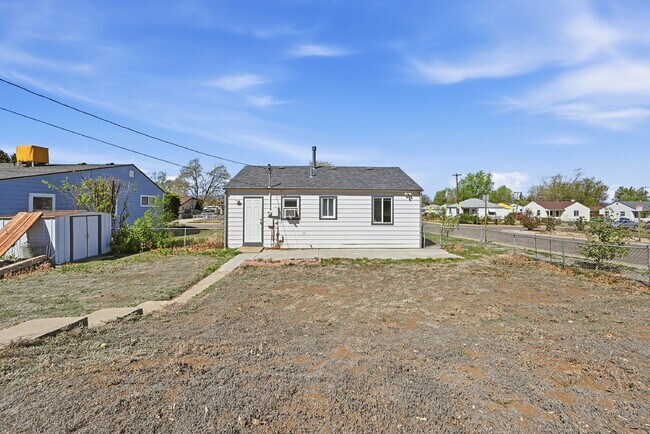 Building Photo - $2,140.95 -  2 bed, 1 bath located in Denver with a big backyard and In Unit Laundry!