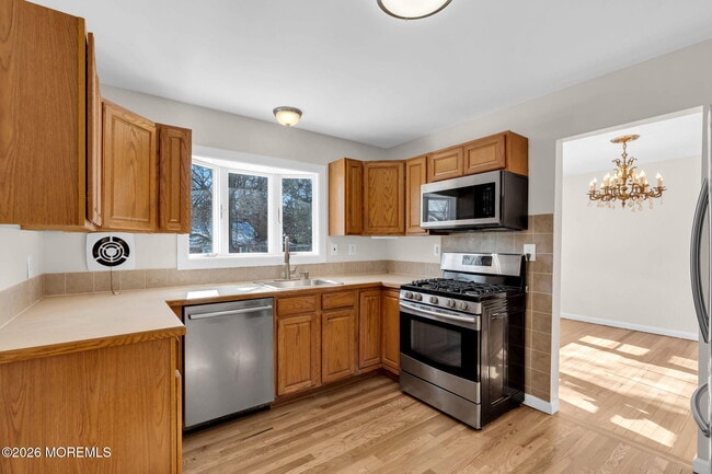 Building Photo - 7 Klein St