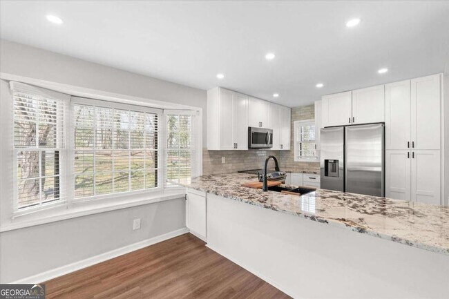 Building Photo - 541 N White St