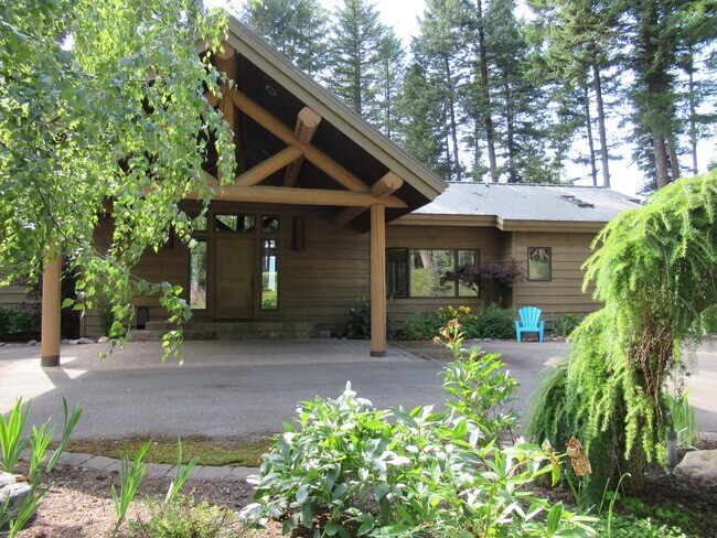 Building Photo - Hidden Whitefish Lake 3 bedroom Furnished ...