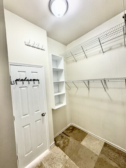 Building Photo - 5606 Allen Ln