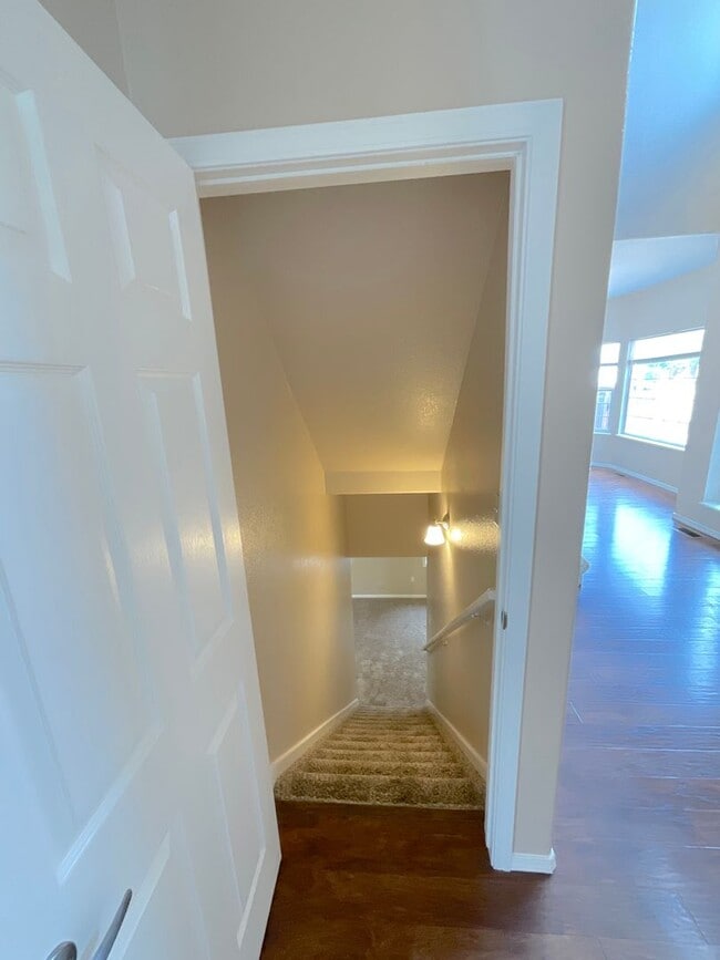 Building Photo - 4 Bedroom Home Available Near Peterson Rd & Constitution Ave!