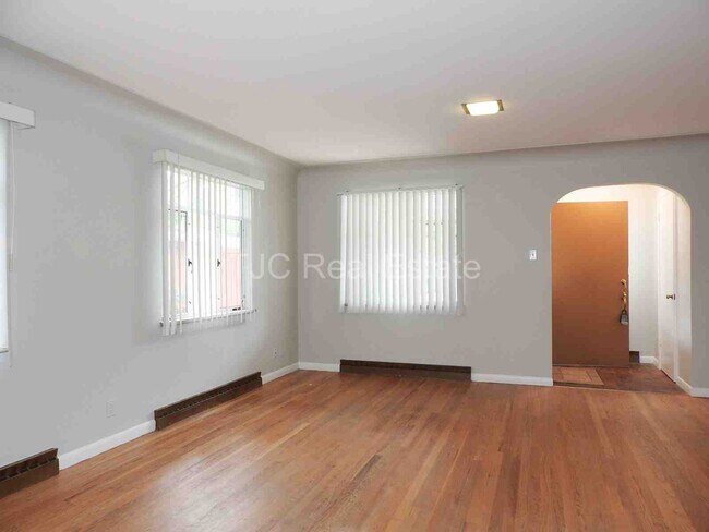 Building Photo - DU Home for Rent!  Upper Unit Available.