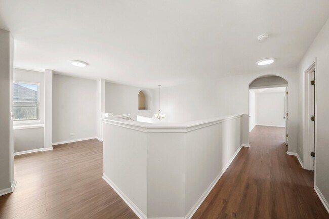 Building Photo - 3251 Thunderbird Ct E