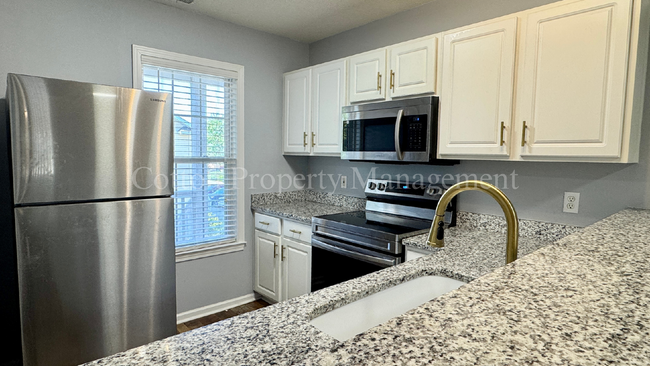 Building Photo - 4619 McClelland Dr