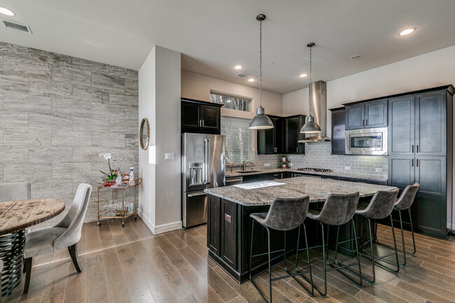 Building Photo - 731 Lacey Oaks Pl