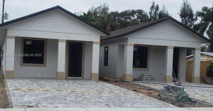 Building Photo - 2612 Hiawatha Ave