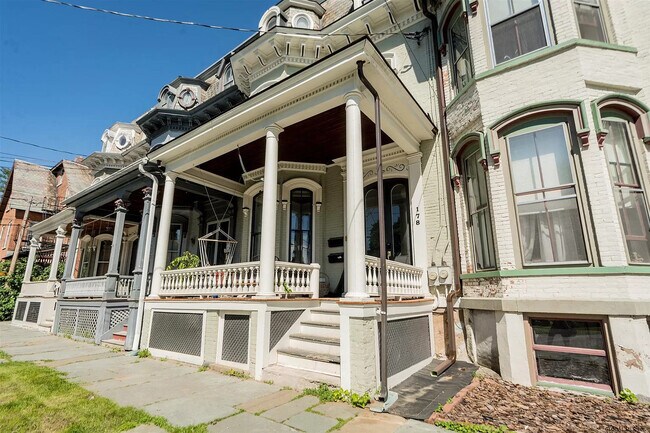 Building Photo - 178 Regent St