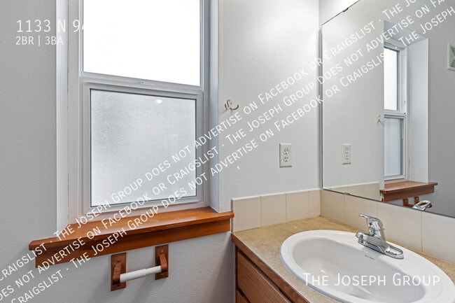 Building Photo - 1133 N 94th St