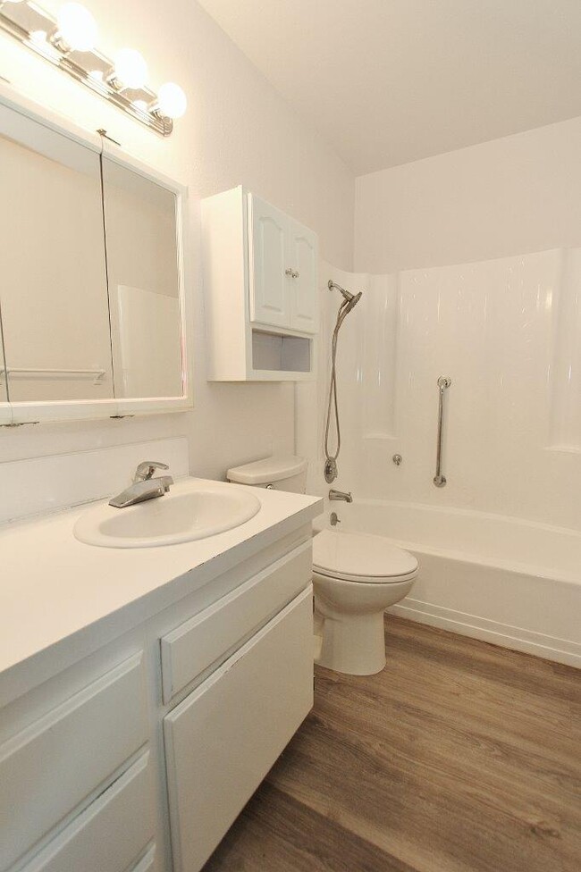 Building Photo - 2412 Robert Ave