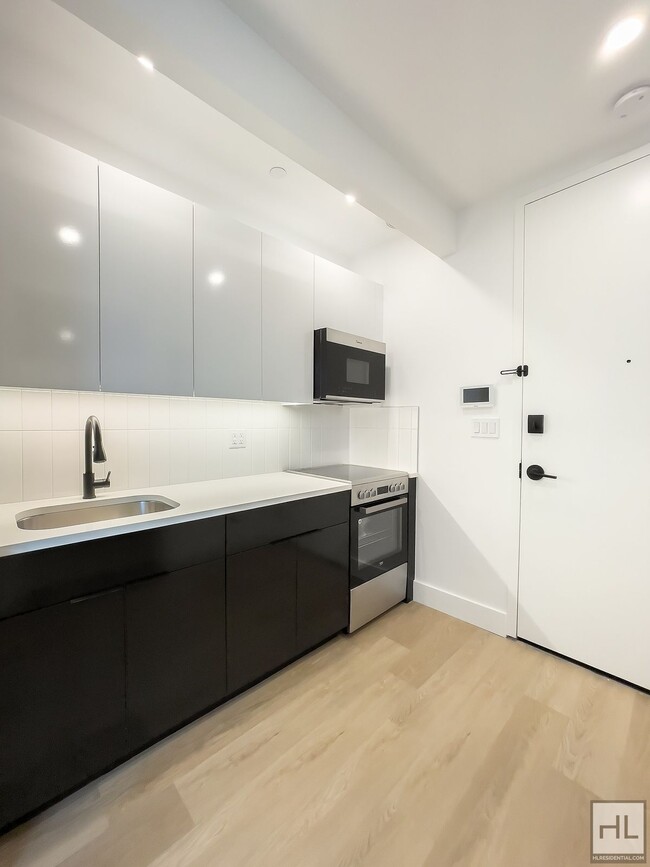 Building Photo - Crown Heights / Sunlit Studio 1-Bath / New...