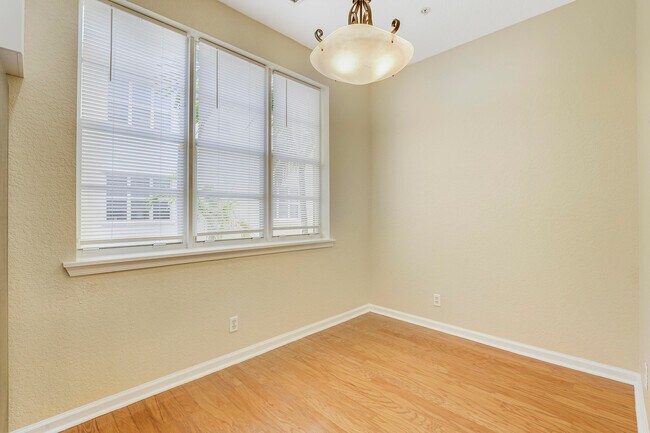 Building Photo - 157 Cat Rock Ln