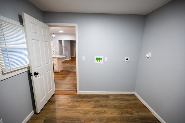 Building Photo - 411 Hodge St