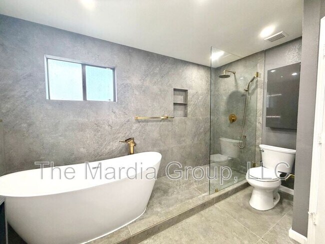 Building Photo - 923 Wayne Ave