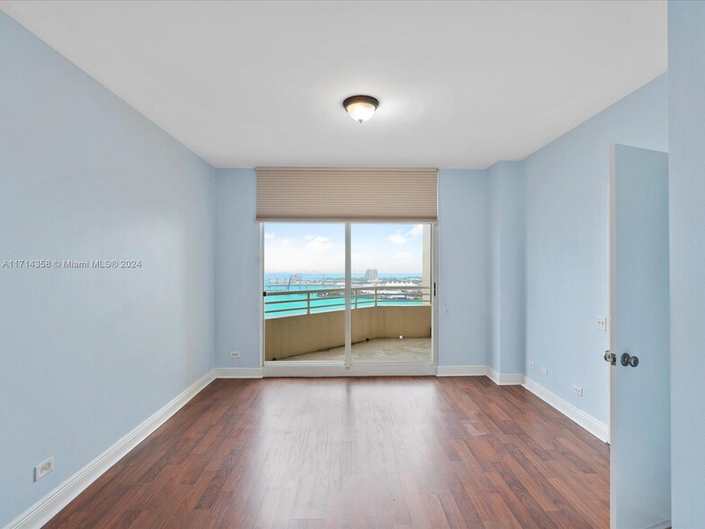 Building Photo - 888 Brickell Key Dr