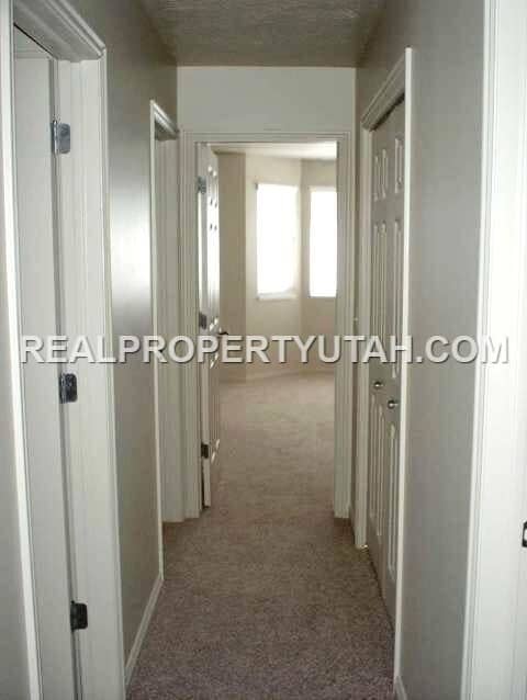 Building Photo - 4 Bedroom 3 Bath Home Available in Hooper