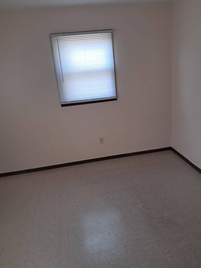 Building Photo - 9537WBradleyRdM