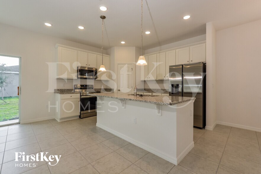 Building Photo - 1215 Ponca Rd