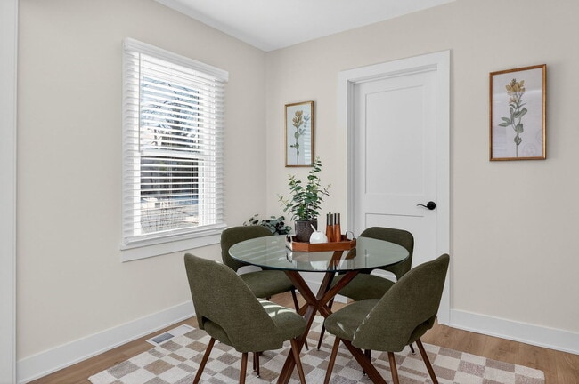 Building Photo - 102 E 56th St