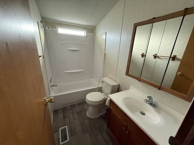 Building Photo - 7246 FL-44