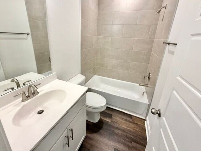 Building Photo - Now Leasing a 5-bedroom 3 bath home in Olive Branch @ Southbranch.