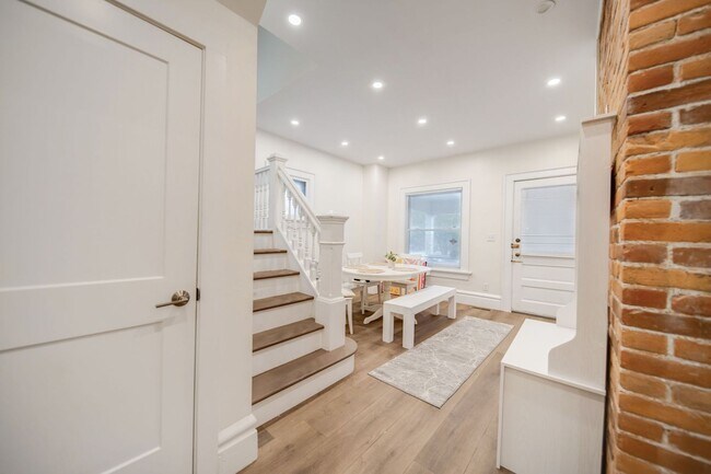 Building Photo - Massive 10 Bedroom Newly Renovated House P...