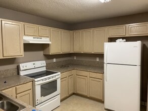 Building Photo - FOR RENT:  3BR 2BA 2ND FLOOR CONDO IN THE ...