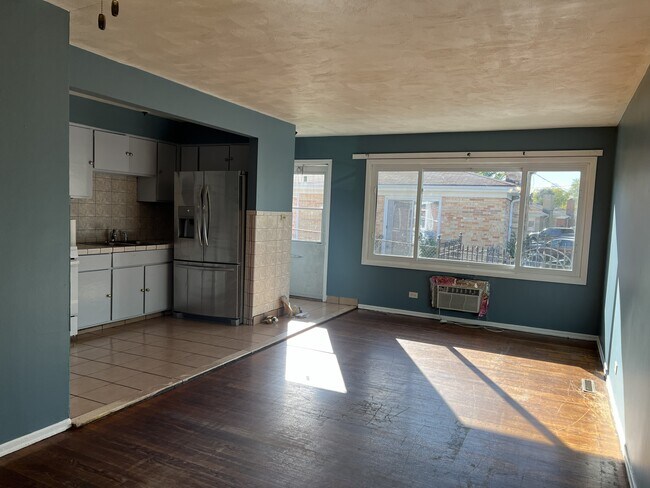 Building Photo - 82 W Michael Ln