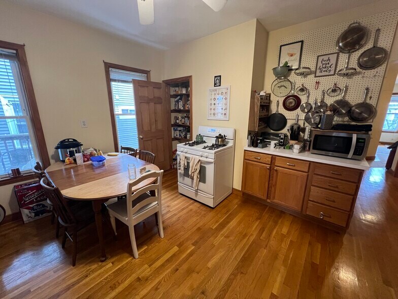 Building Photo - 37 Hancock St