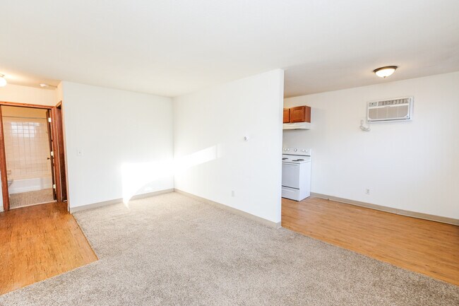 Building Photo - Emerson Apartments | 2537