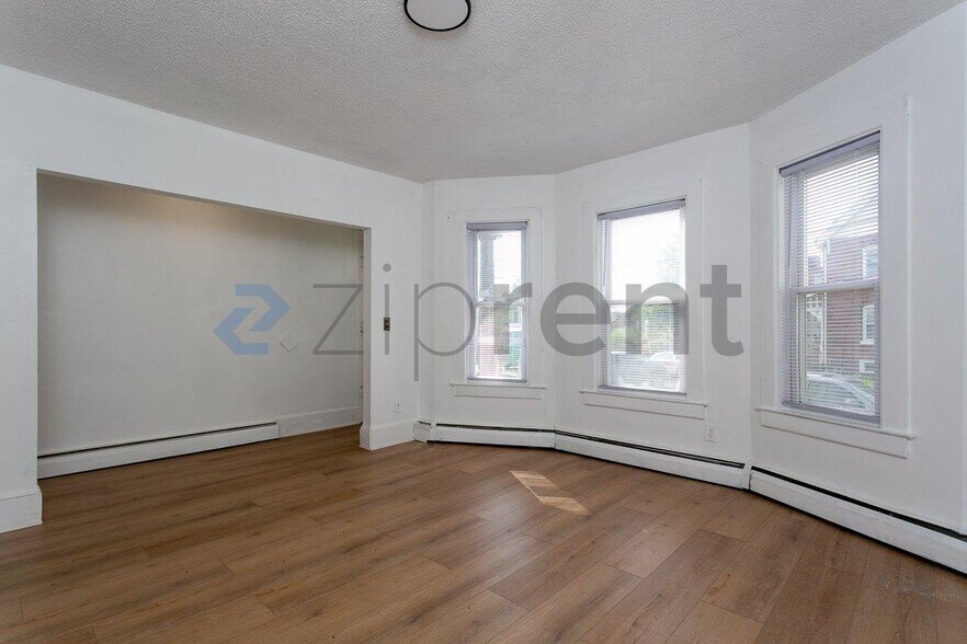 Building Photo - Unit 1L