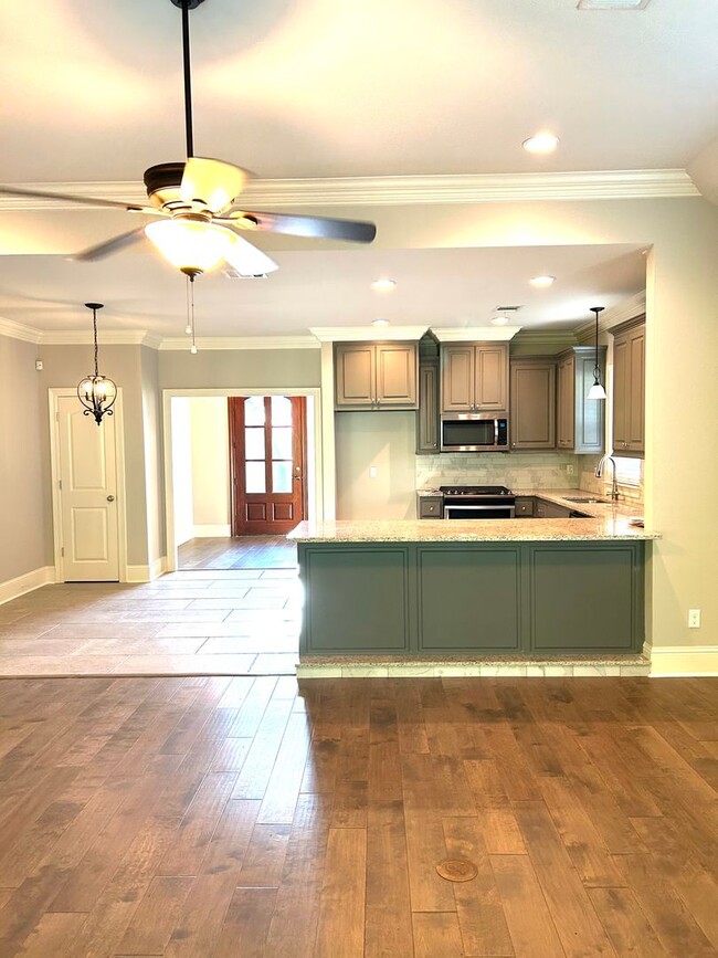 Building Photo - Dutchtown Meadows