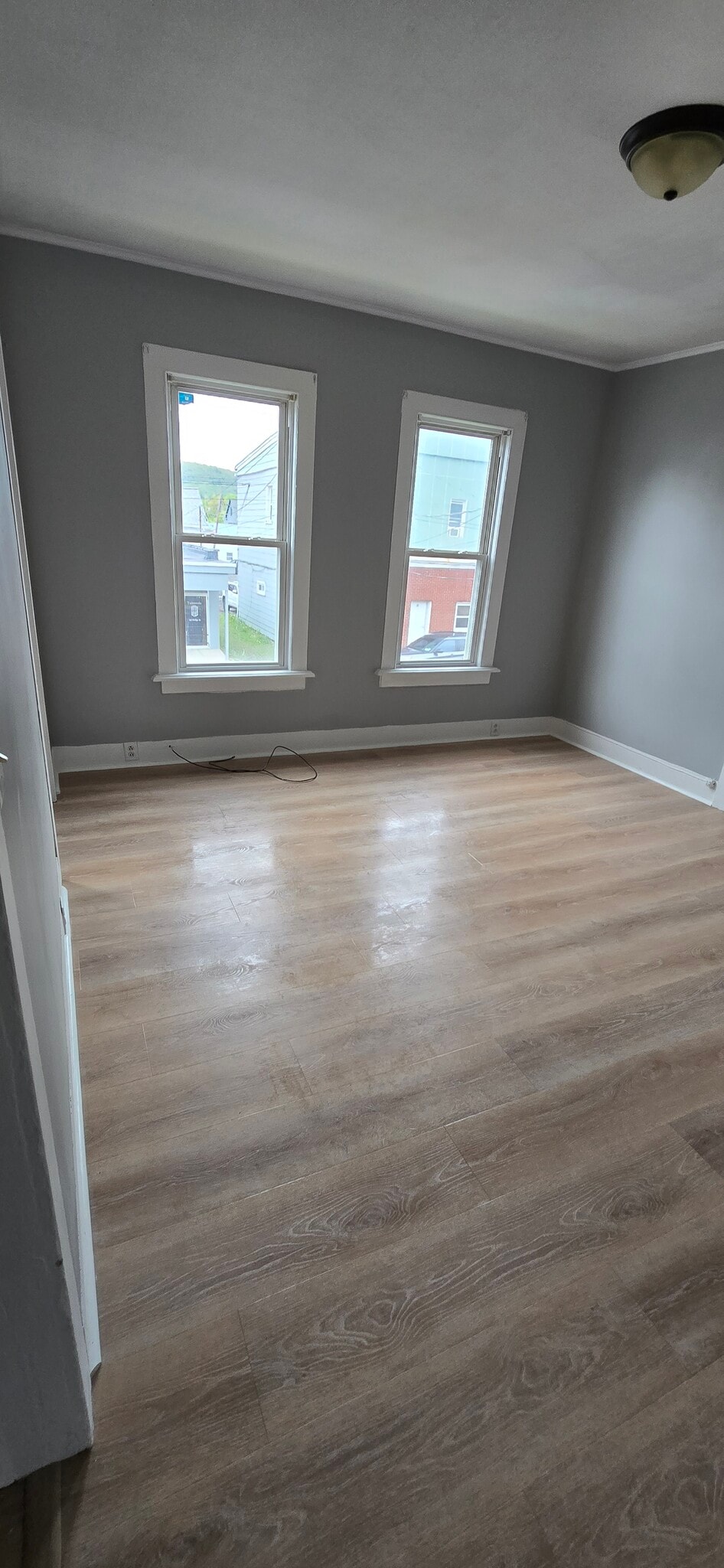 Building Photo - 117 Bridge St