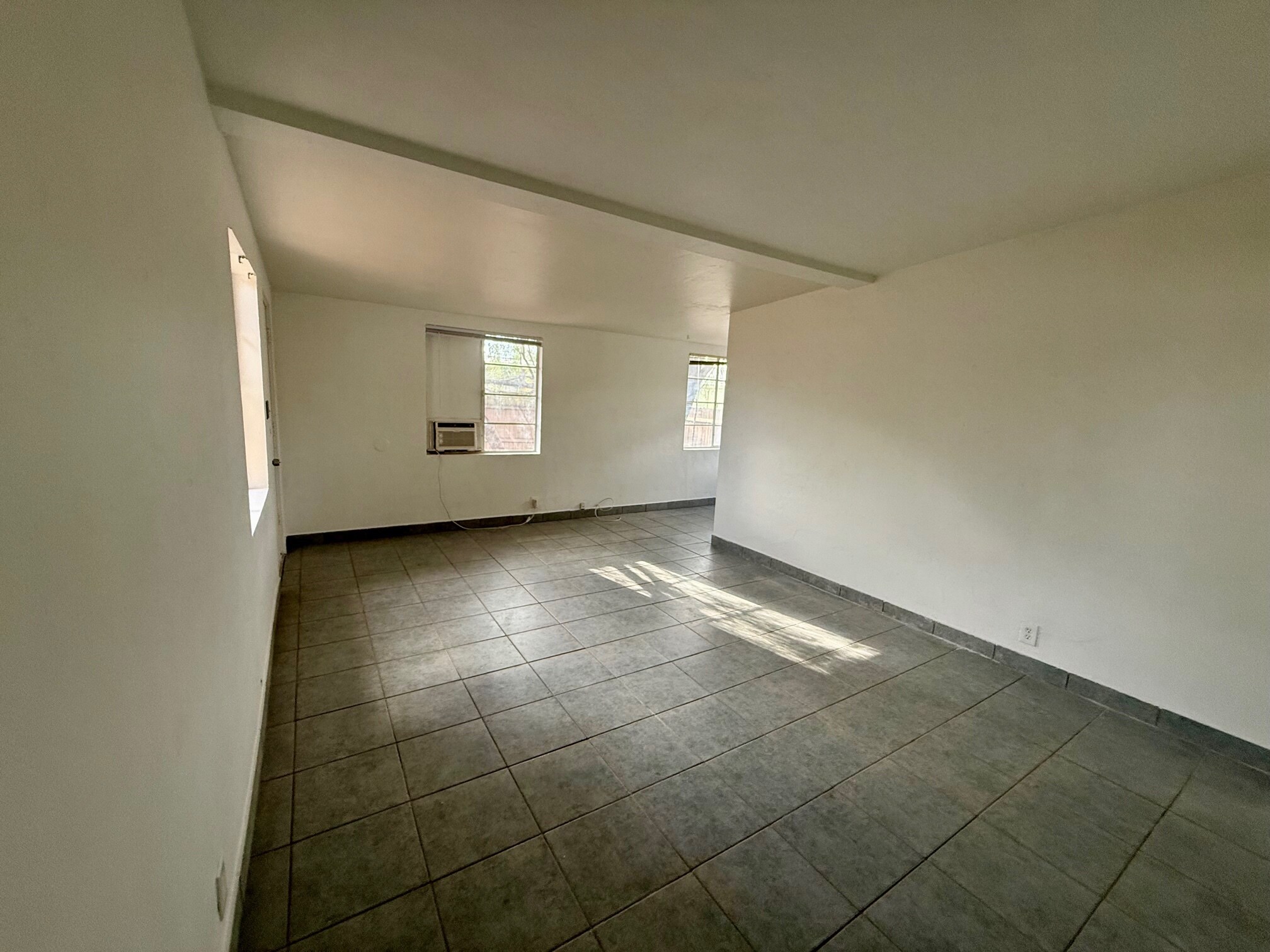 Building Photo - 1611 E Mitchell St