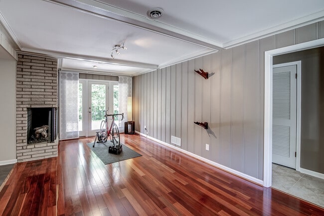 Building Photo - 720 Langford Ln NW